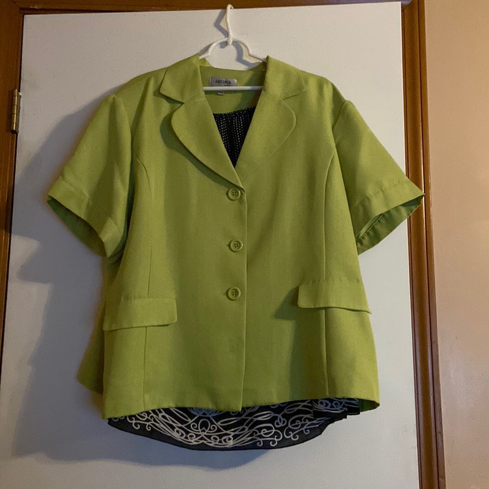 Short sleeve skirt suit